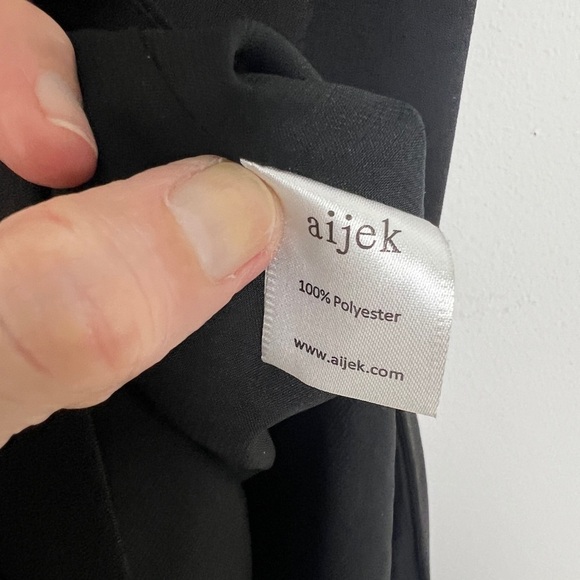 Aijek Black Minimalist Sheer Panel Sleeveless Hi-Lo Hem Knee Length Shift Dress - Picture 12 of 13